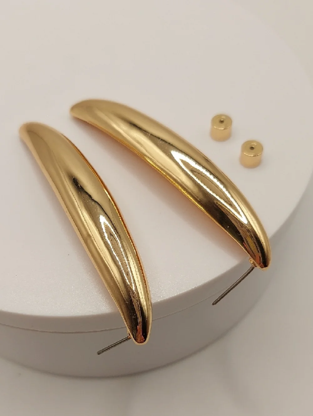 1990's Goldtone Curved Hoop Pierced Earrings - Women Jewelry - Picture 10 of 10